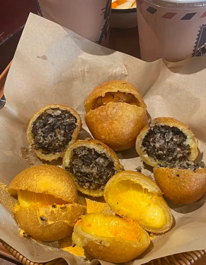 Mặt tiền Bánh rán Quy Khứ